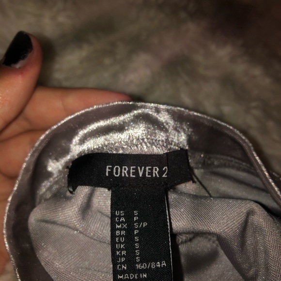 Velvet crop top. - Picture 2 of 2